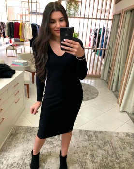 VESTIDO MIDI PRETO CANELADO GOLA V VESTIDO MIDI PRETO CANELADO GOLA V