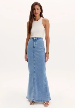 SAIA LANÇA PERFUME JEANS