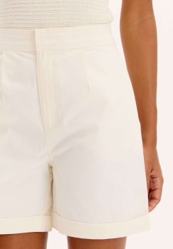 SHORT ALFAIATARIA COM BOLSO LANÇA PERFUME