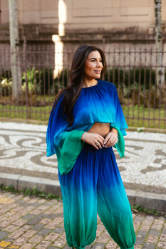 BLUSA AMPLA CHIFFON COM SOBREPOSIÇÃO LANÇA PERFUME