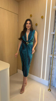 VESTIDO MIDI DECOTE PROFUNDO CHARRY