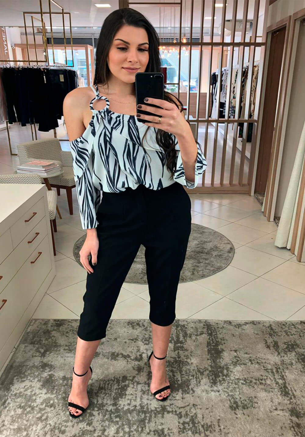 BLUSA OMBRO A OMBRO LANÇA PERFUME BLUSA OMBRO A OMBRO LANÇA PERFUME