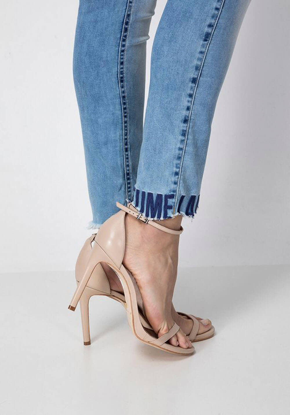 CALÇA JEANS LANÇA PERFUME CALÇA JEANS LANÇA PERFUME