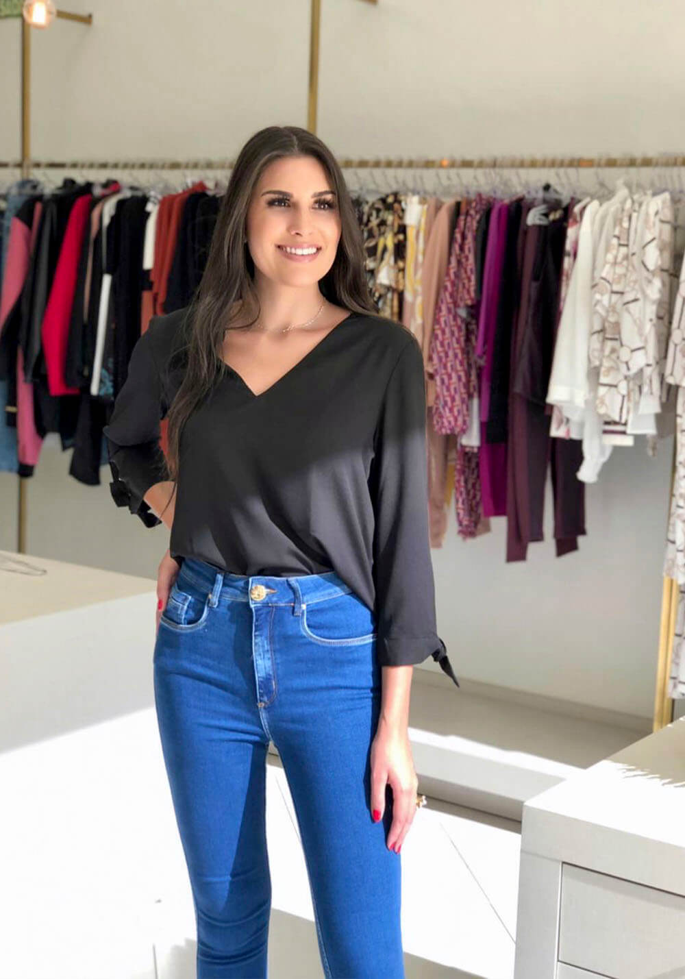 BLUSA DECOTE V PRETA LANÇA PERFUME BLUSA DECOTE V PRETA LANÇA PERFUME