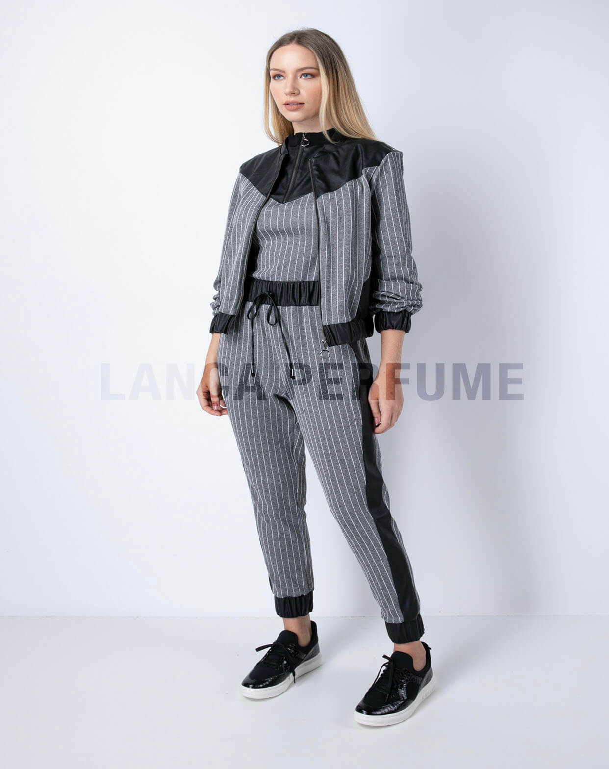 JAQUETA BOMBER COM RECORTES LANÇA PERFUME JAQUETA BOMBER COM RECORTES LANÇA PERFUME