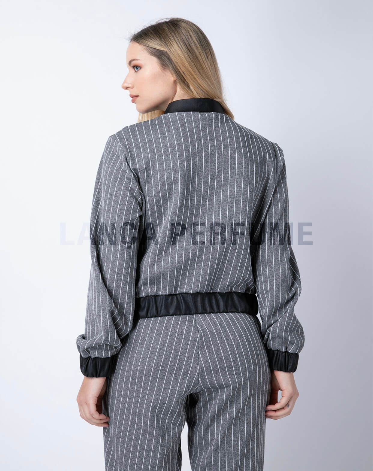 JAQUETA BOMBER COM RECORTES LANÇA PERFUME JAQUETA BOMBER COM RECORTES LANÇA PERFUME