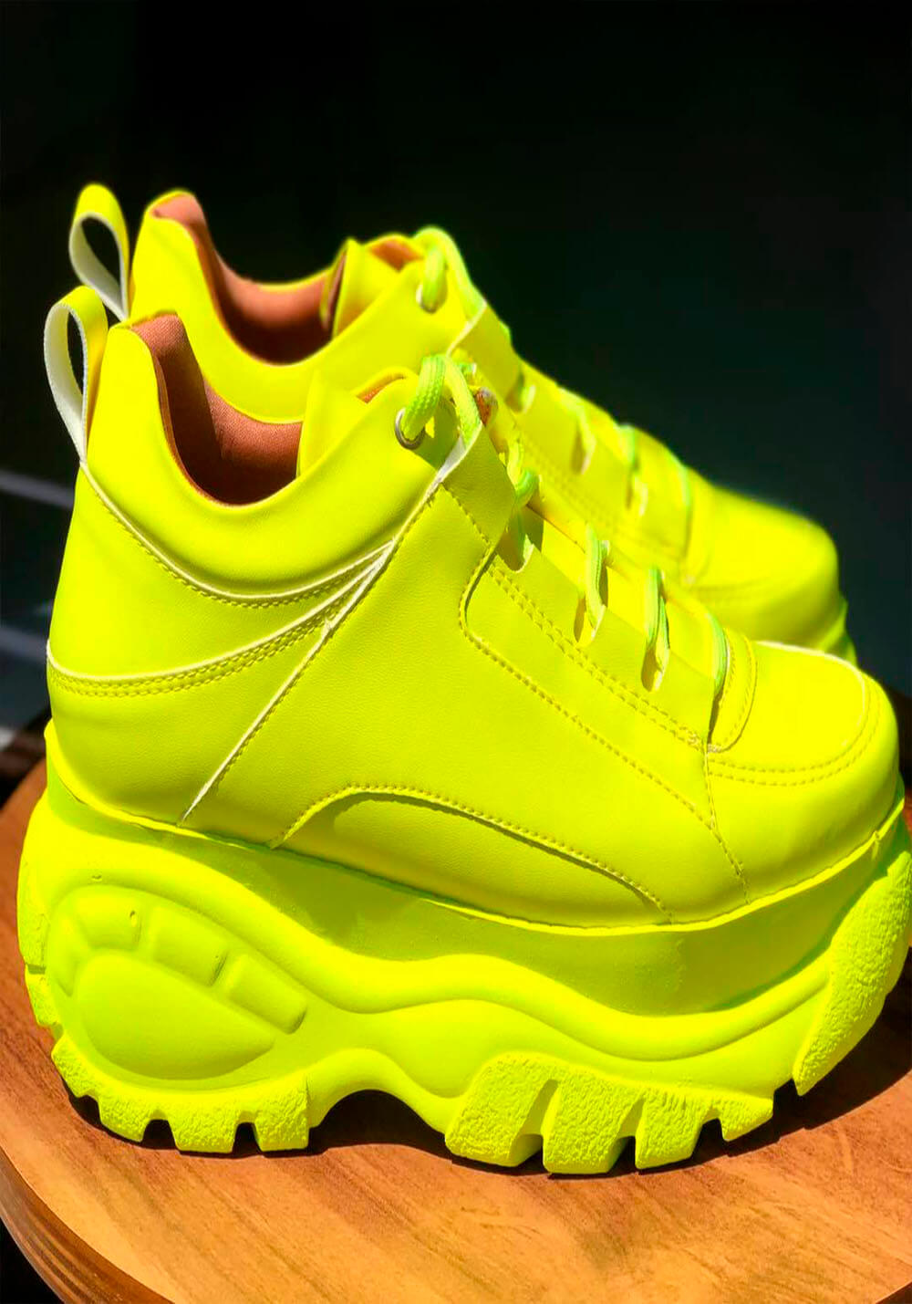 TENIS JANETE ROSA FLUOR LIMA TENIS JANETE ROSA FLUOR LIMA