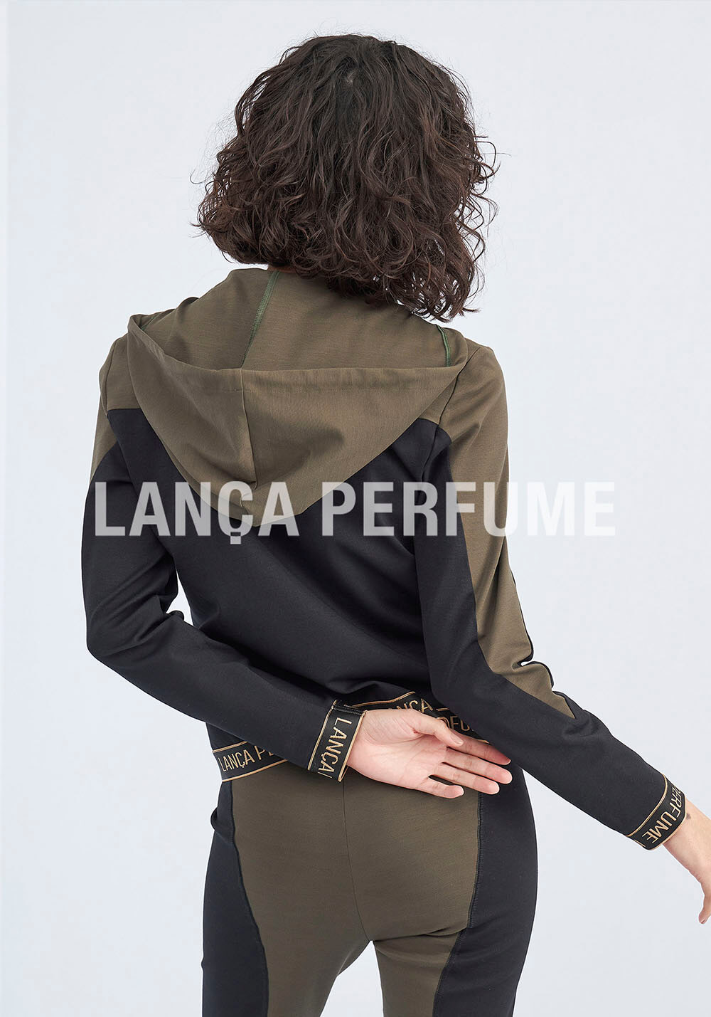 JAQUETA LANÇA PERFUME PRETO E VERDE JAQUETA LANÇA PERFUME PRETO E VERDE
