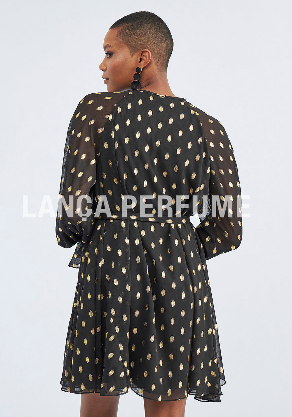 VESTIDO AMPLO LANÇA PERFUME VESTIDO AMPLO LANÇA PERFUME