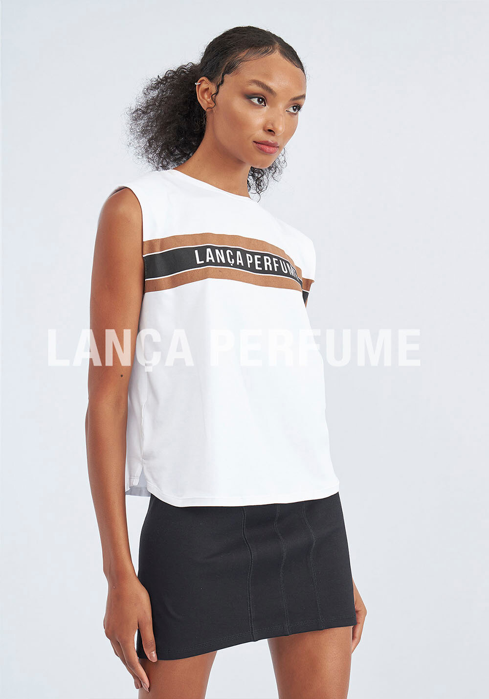 T-SHIRT RETA SEM MANGA LANÇA PERFUME T-SHIRT RETA SEM MANGA LANÇA PERFUME