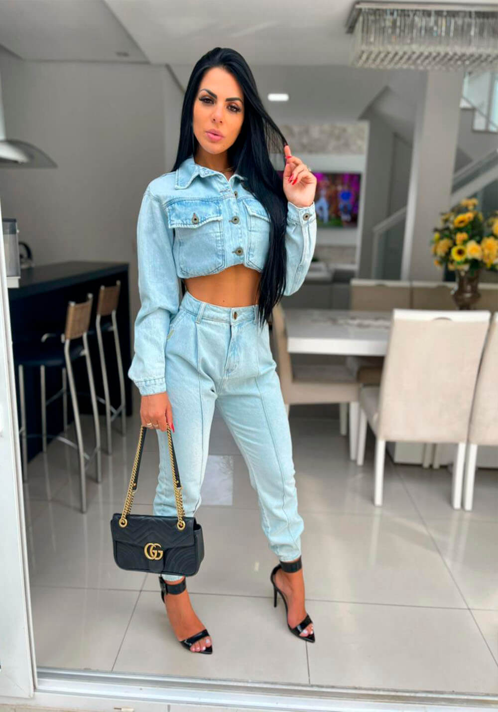 JAQUETA LANÇA PERFUME JEANS COM APLICAÇÃO JAQUETA LANÇA PERFUME JEANS COM APLICAÇÃO