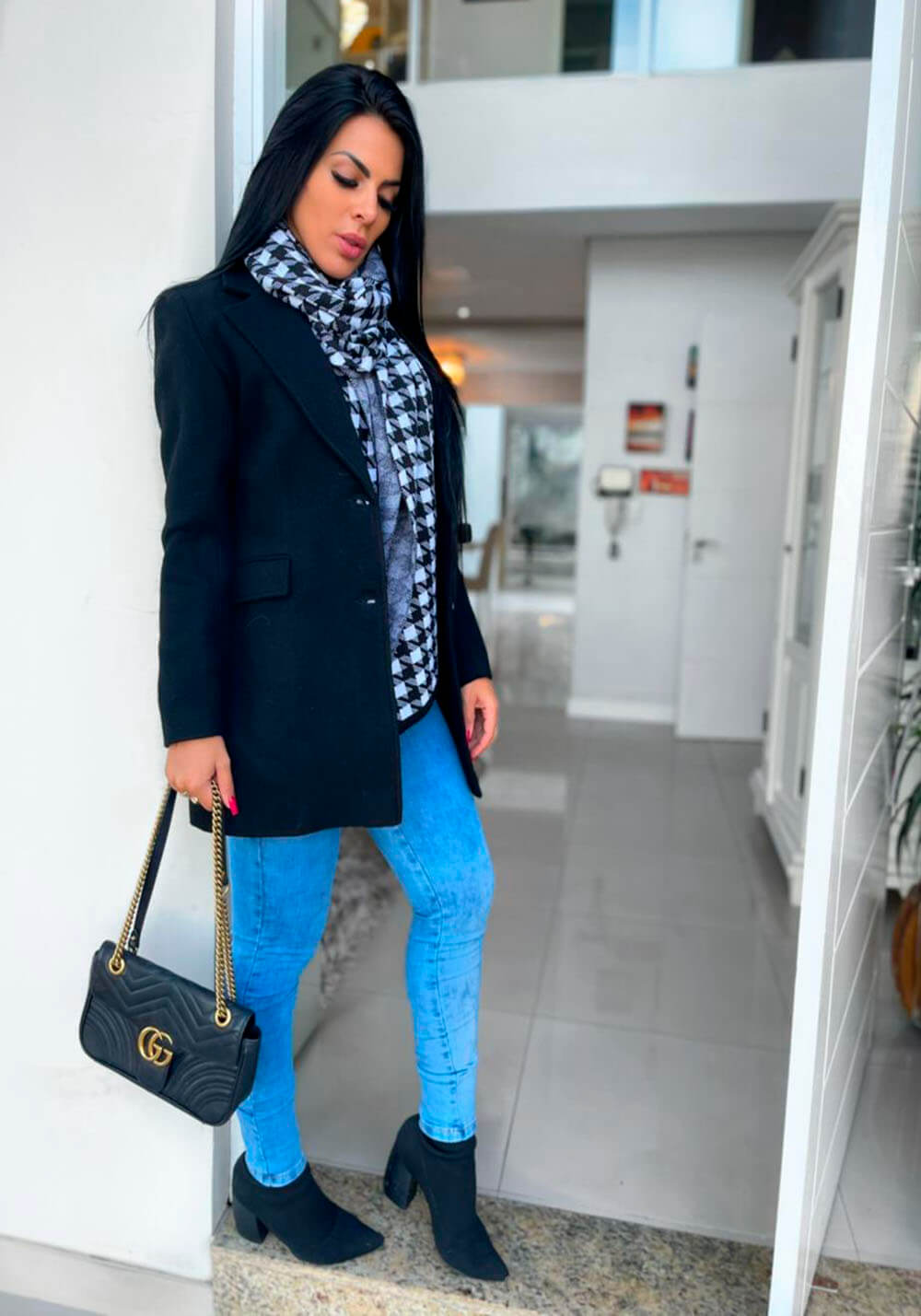 CASACO PRETO COM BOLSO LÃ NATURAL DE OVELHA CASACO PRETO COM BOLSO LÃ NATURAL DE OVELHA