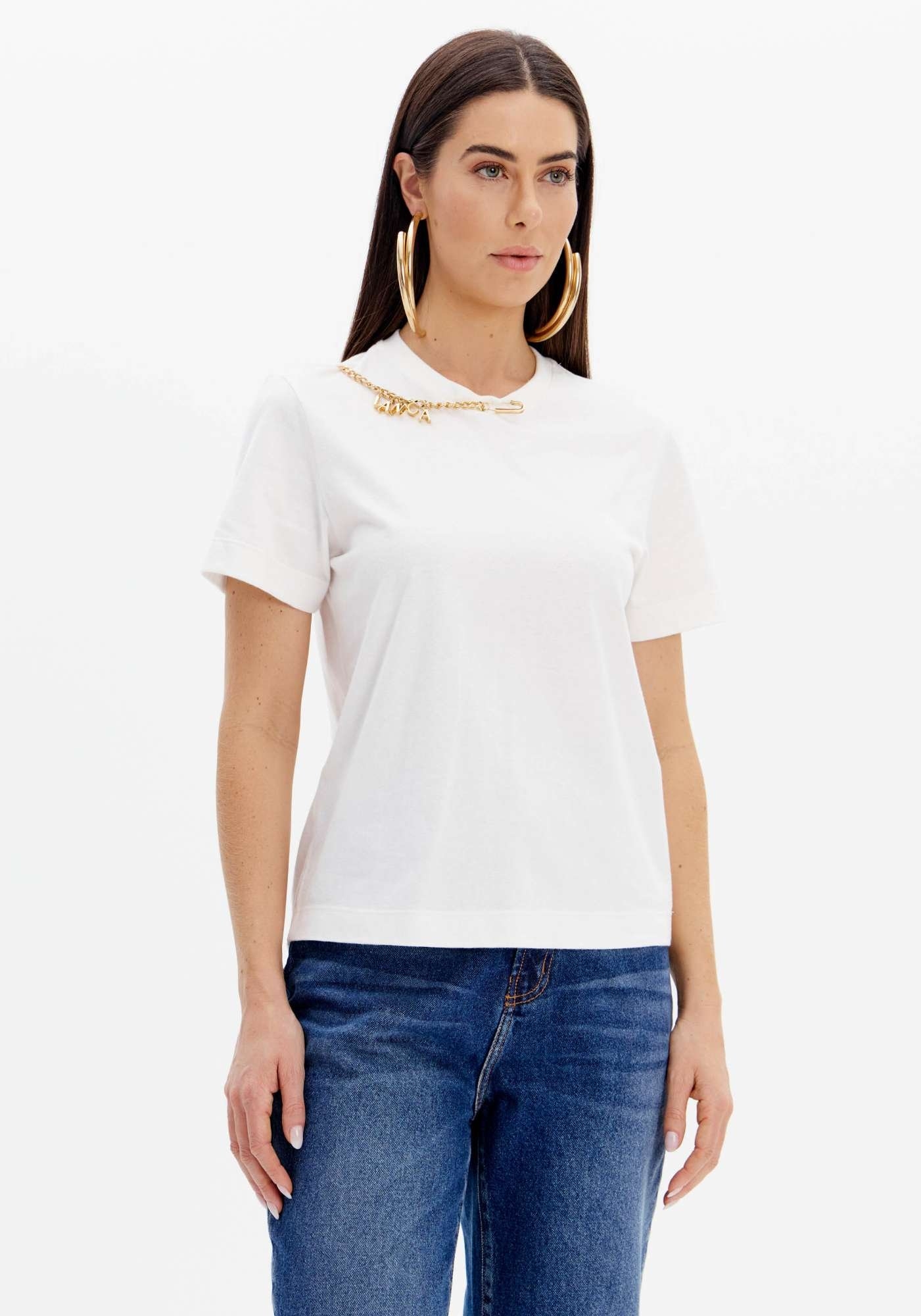 T-SHIRT MANGA CURTA COM APLICAÇÃO LANÇA PERFUME