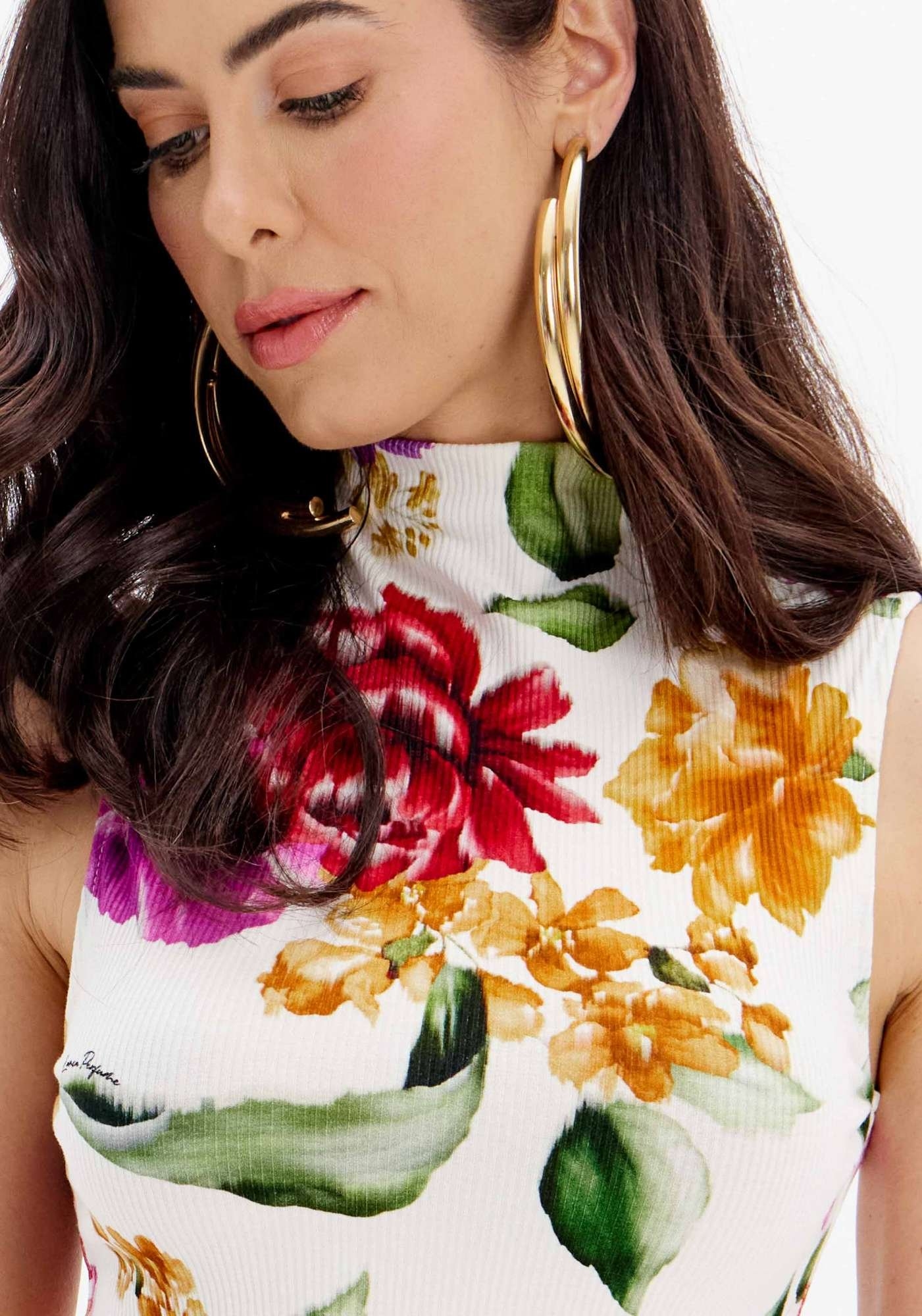 BLUSA GOLA ALTA SEM MANGA ESTAMPADA LANÇA PERFUME