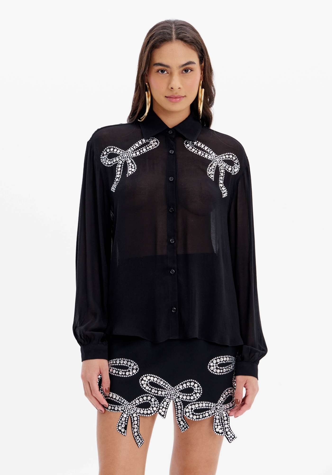 CAMISA FLUIDA DE MANGAS LONGAS COM LAÇOS LANÇA PERFUME