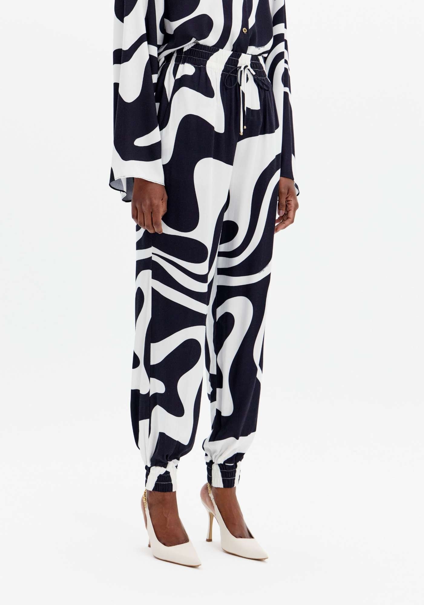 CALÇA JOGGING CINTURA ALTA ESTAMPADA