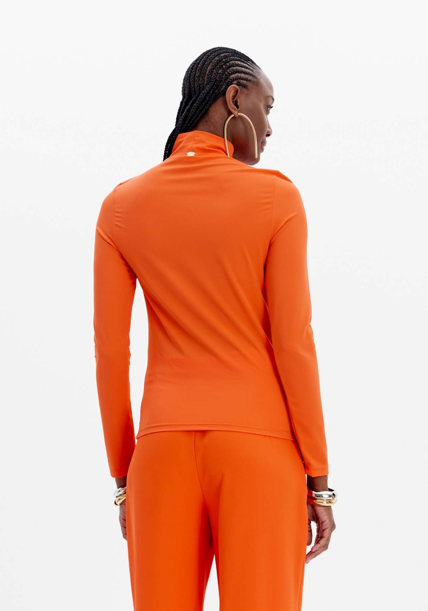BLUSA JUSTA MANGA LONGA COM GOLA LANÇA PERFUME