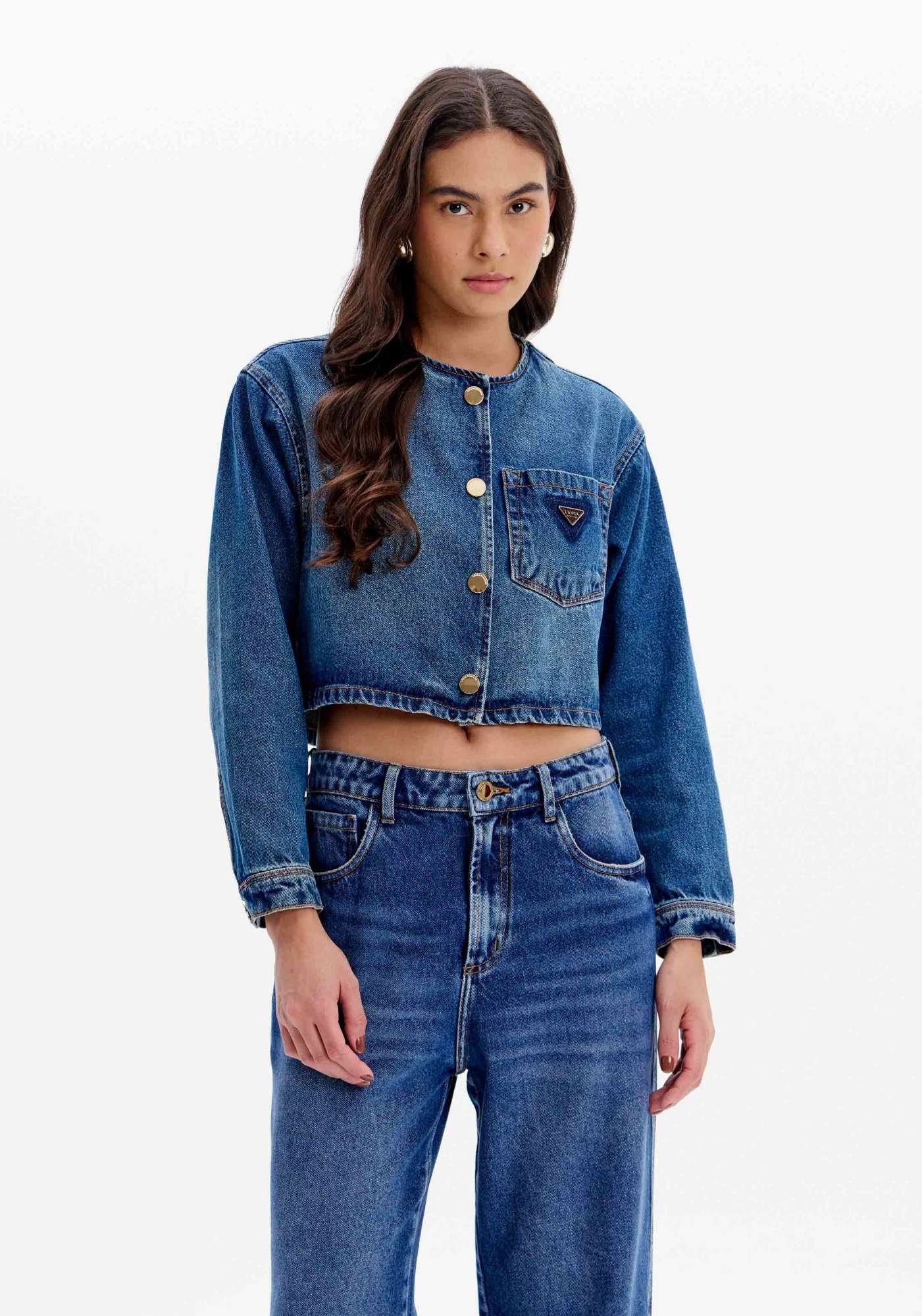 JAQUETA JEANS CROPPED COM BOLSO E BOTÕES LANÇA PERFUME