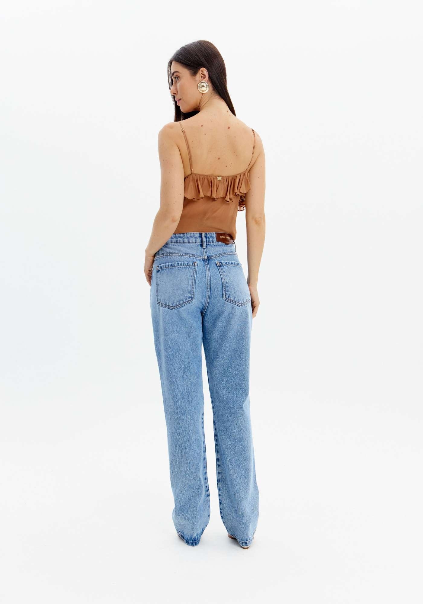 CALÇA JEANS RETA COM CINTURA ALTA E BORDADO NO CÓS LANÇA PERFUME