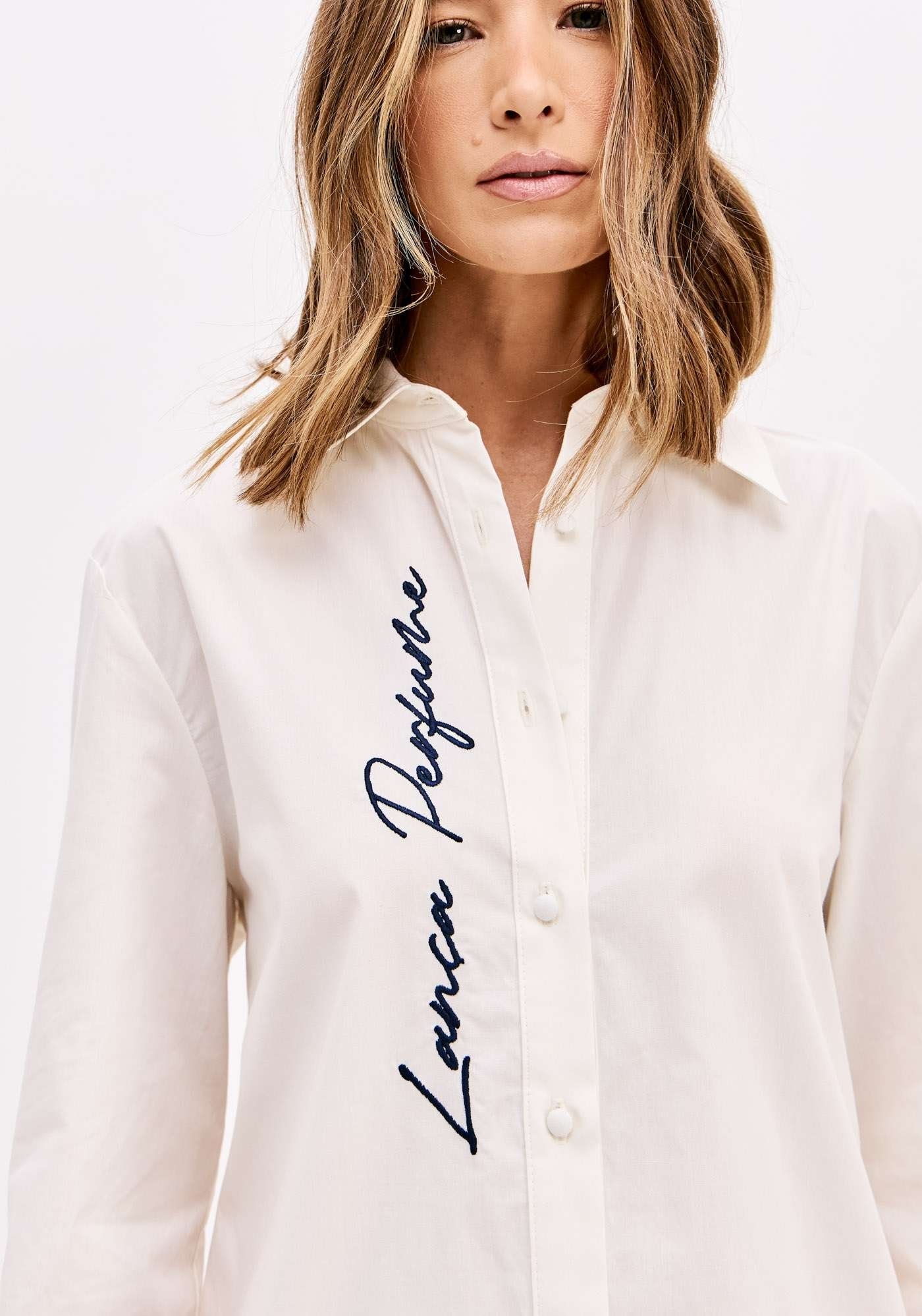 CAMISA ALONGADA MANGA LONGA COM BORDADO LANÇA PERFUME