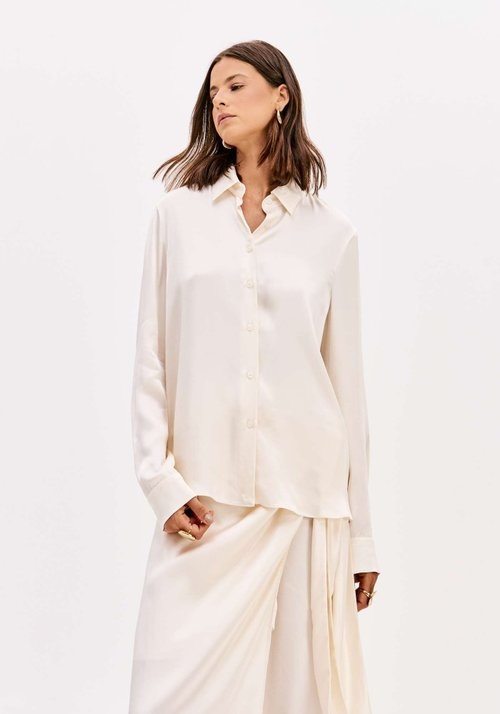 CAMISA ALONGADA ACETINADA MANGA LONGA LANÇA PERFUME