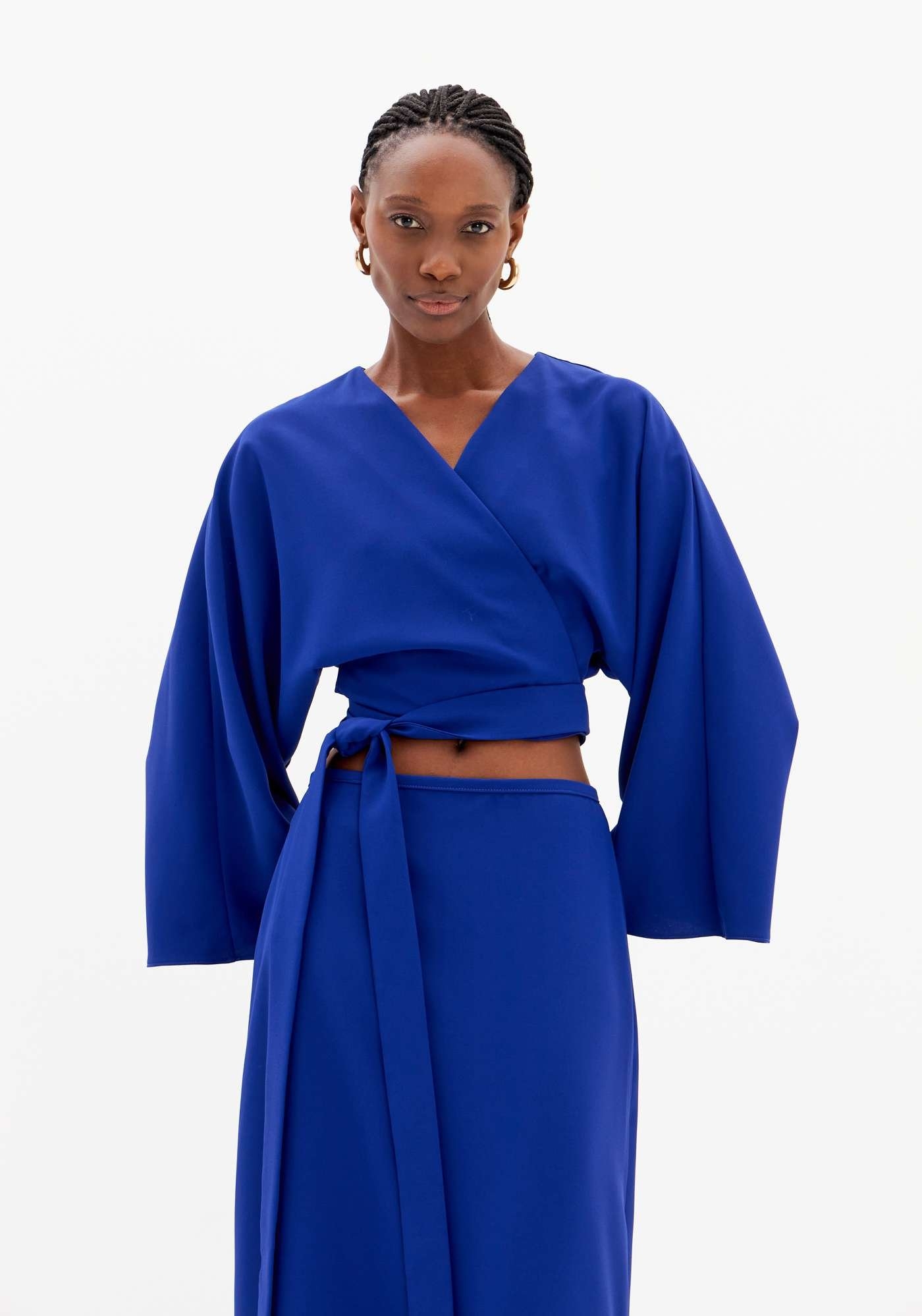 BLUSA CURTA DE MANGA LONGA COM AMARRAÇÃO LANÇA PERFUME