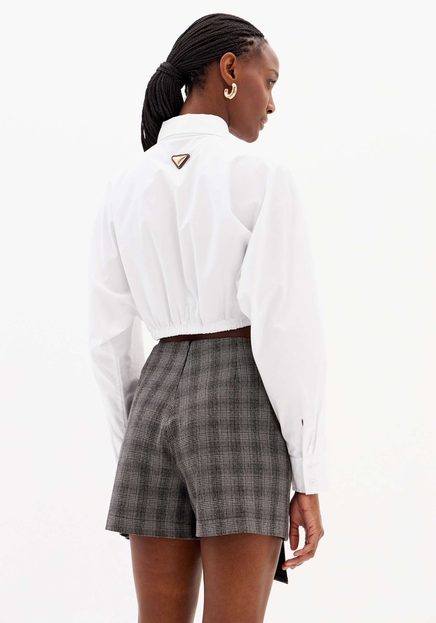 CAMISA CROPPED MANGA OVER LANÇA PERFUME
