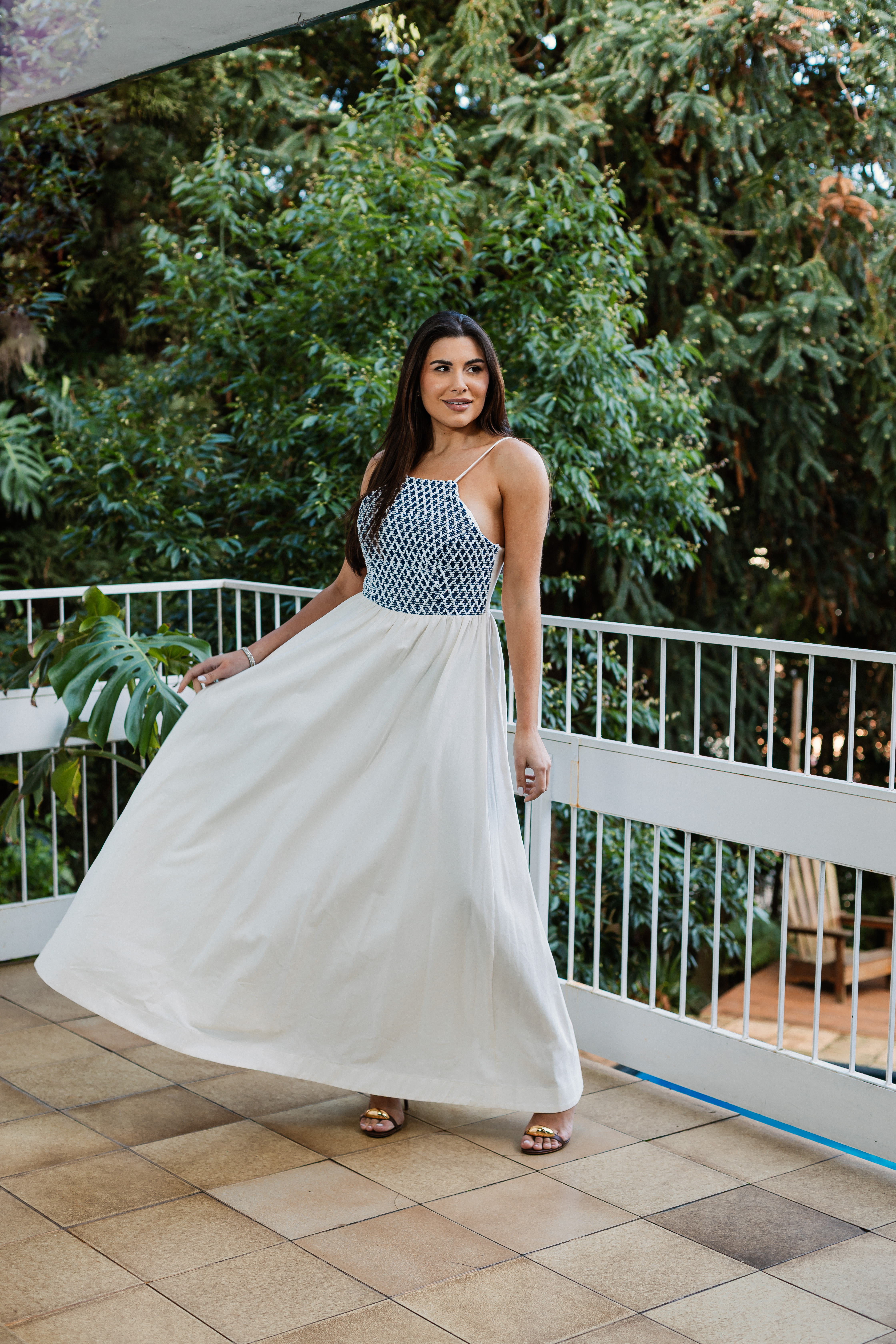 VESTIDO LONGO COM APLICAÇÃO E AMARRAÇÃO LANÇA PERFUME