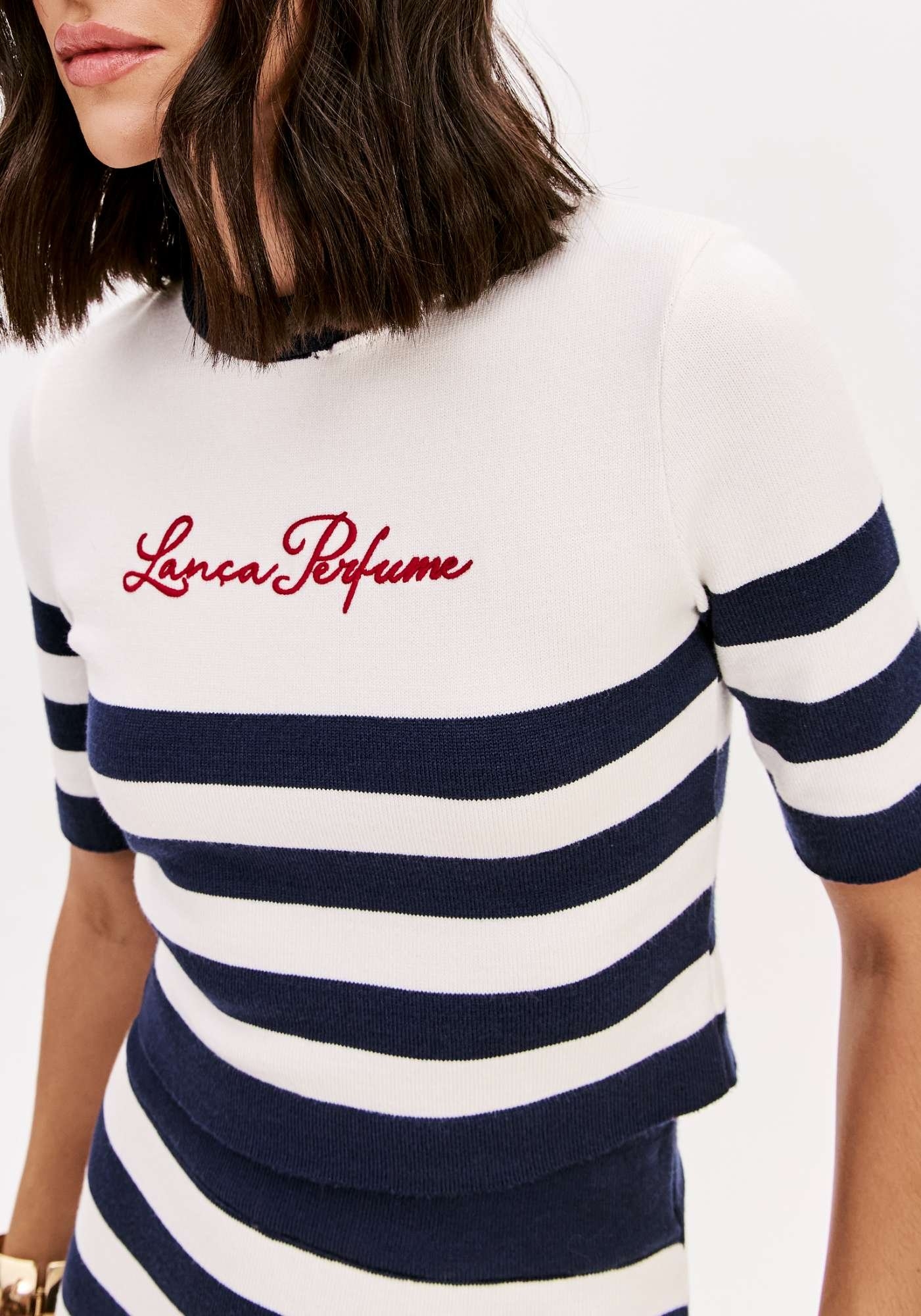 BLUSA DE TRICÔ COM MANGA CURTA LANÇA PERFUME