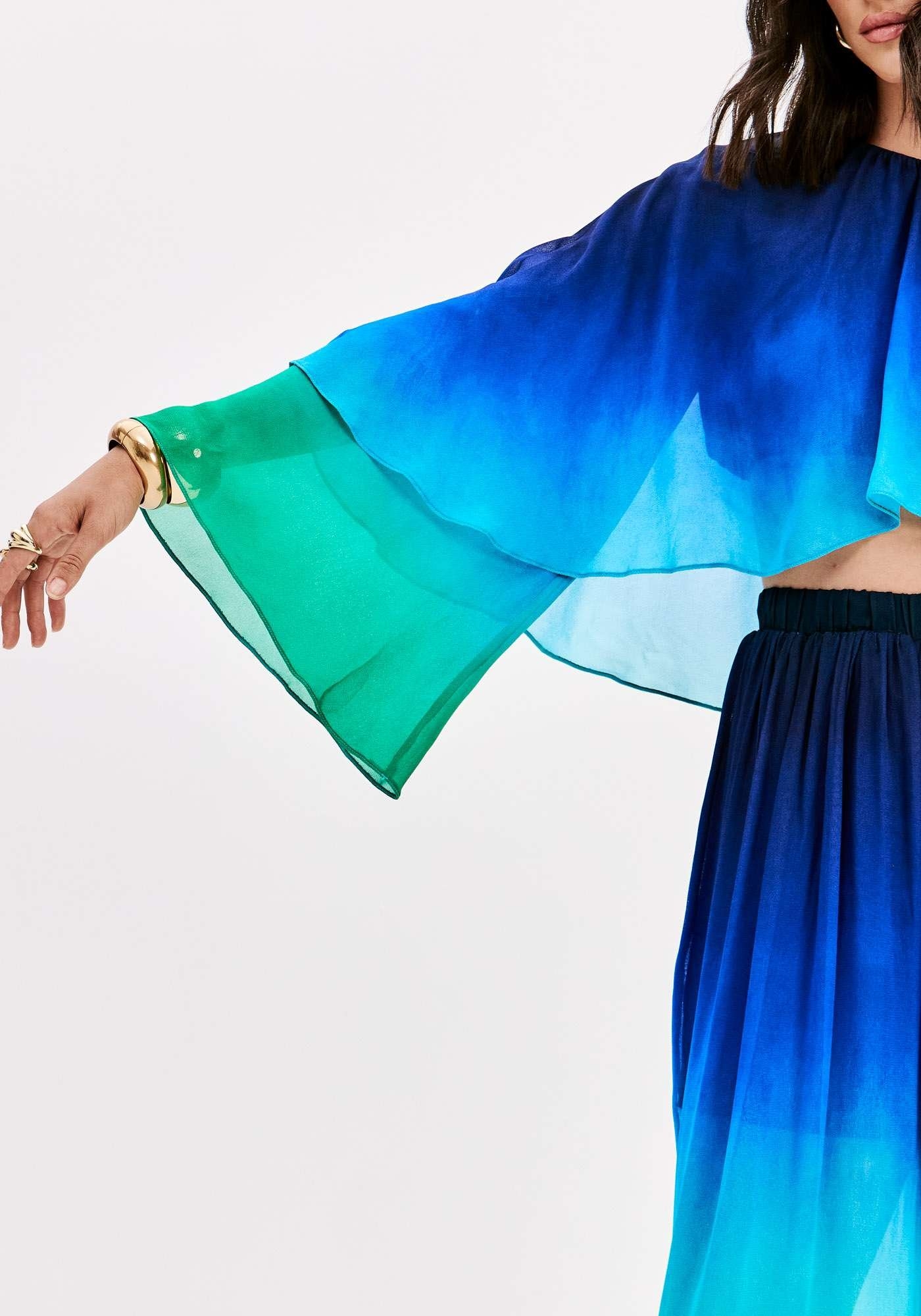 BLUSA AMPLA CHIFFON COM SOBREPOSIÇÃO LANÇA PERFUME