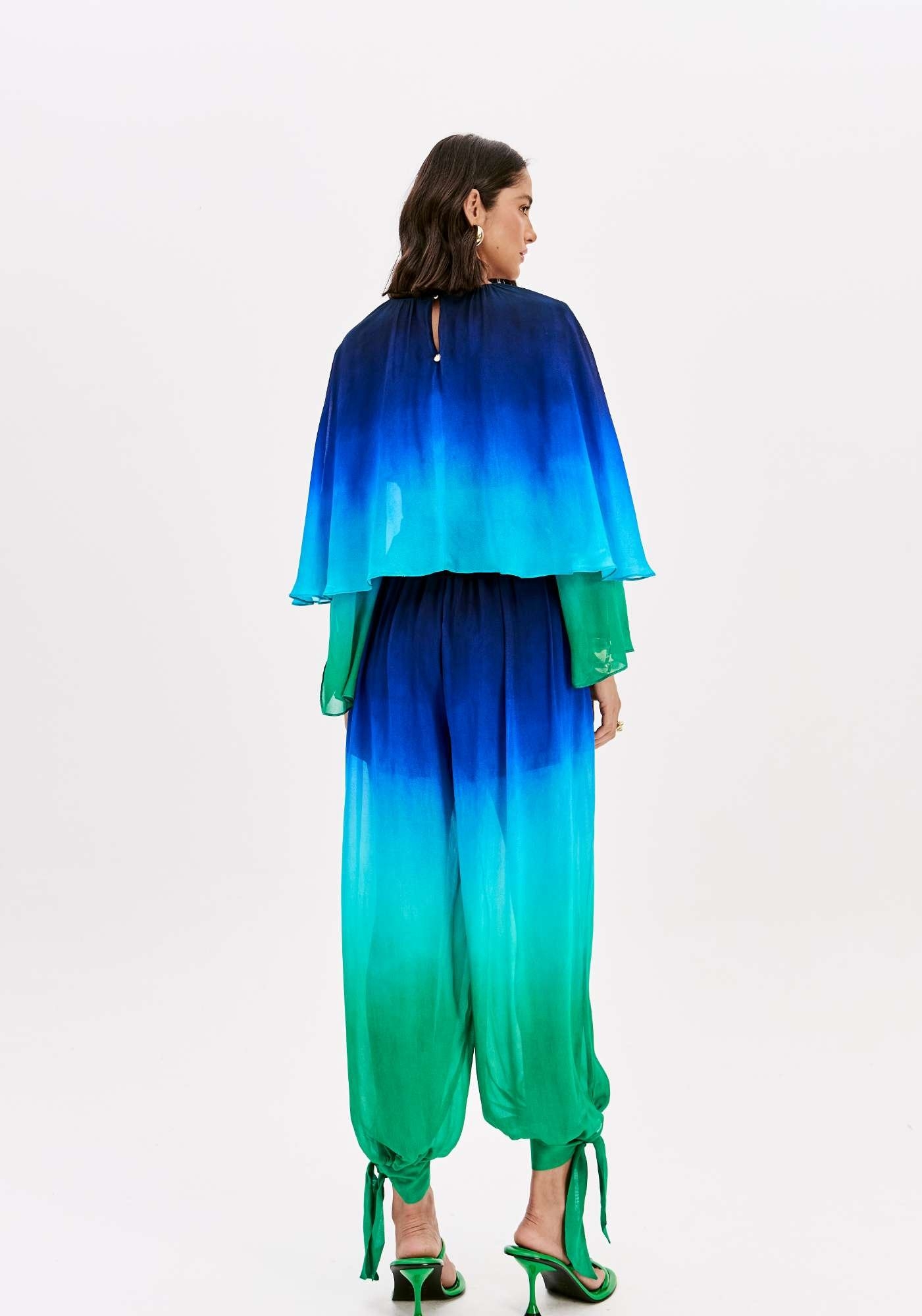 BLUSA AMPLA CHIFFON COM SOBREPOSIÇÃO LANÇA PERFUME