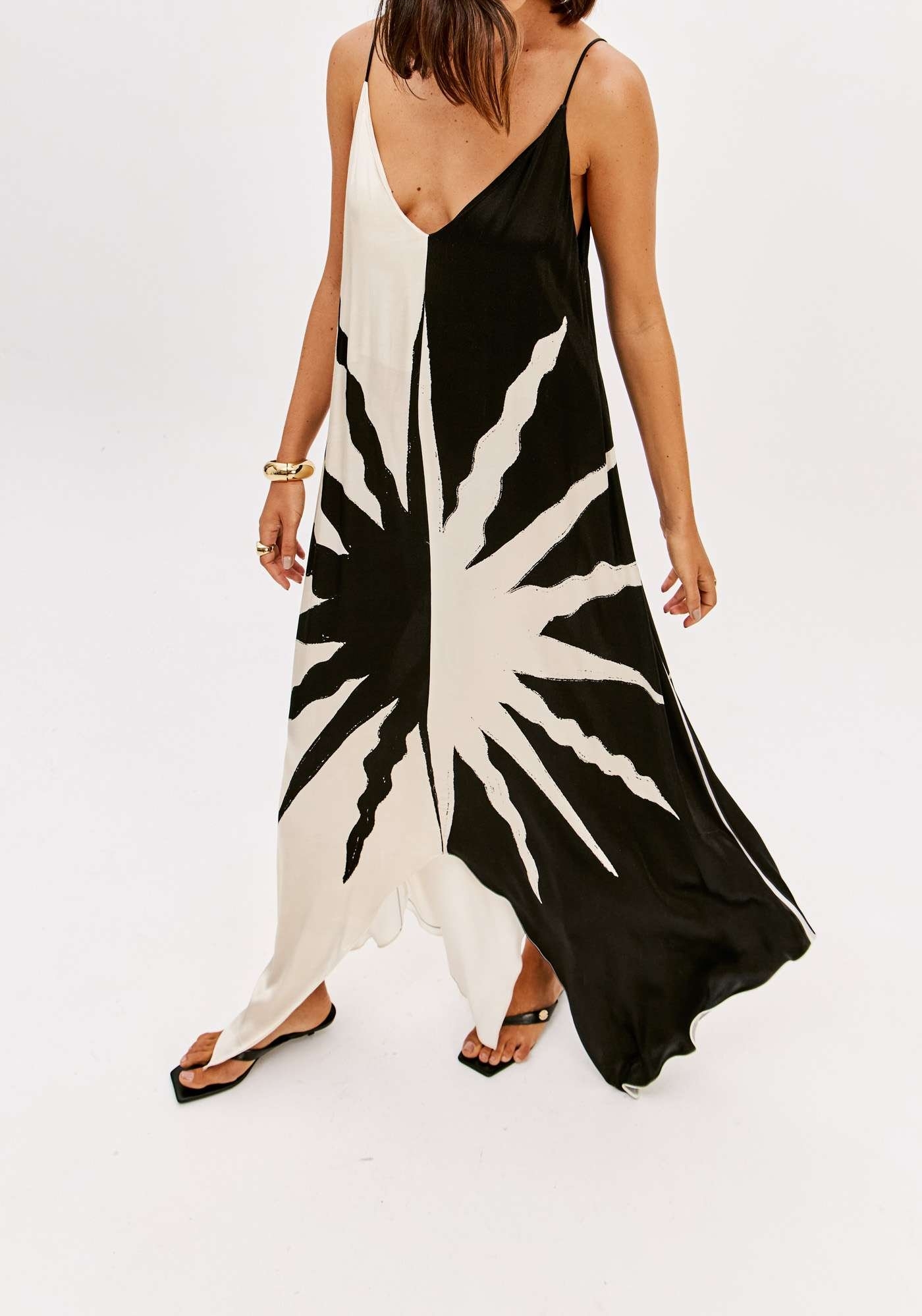 VESTIDO SUPER MIDI DE ALÇAS COM DECOTE V LANÇA PERFUME