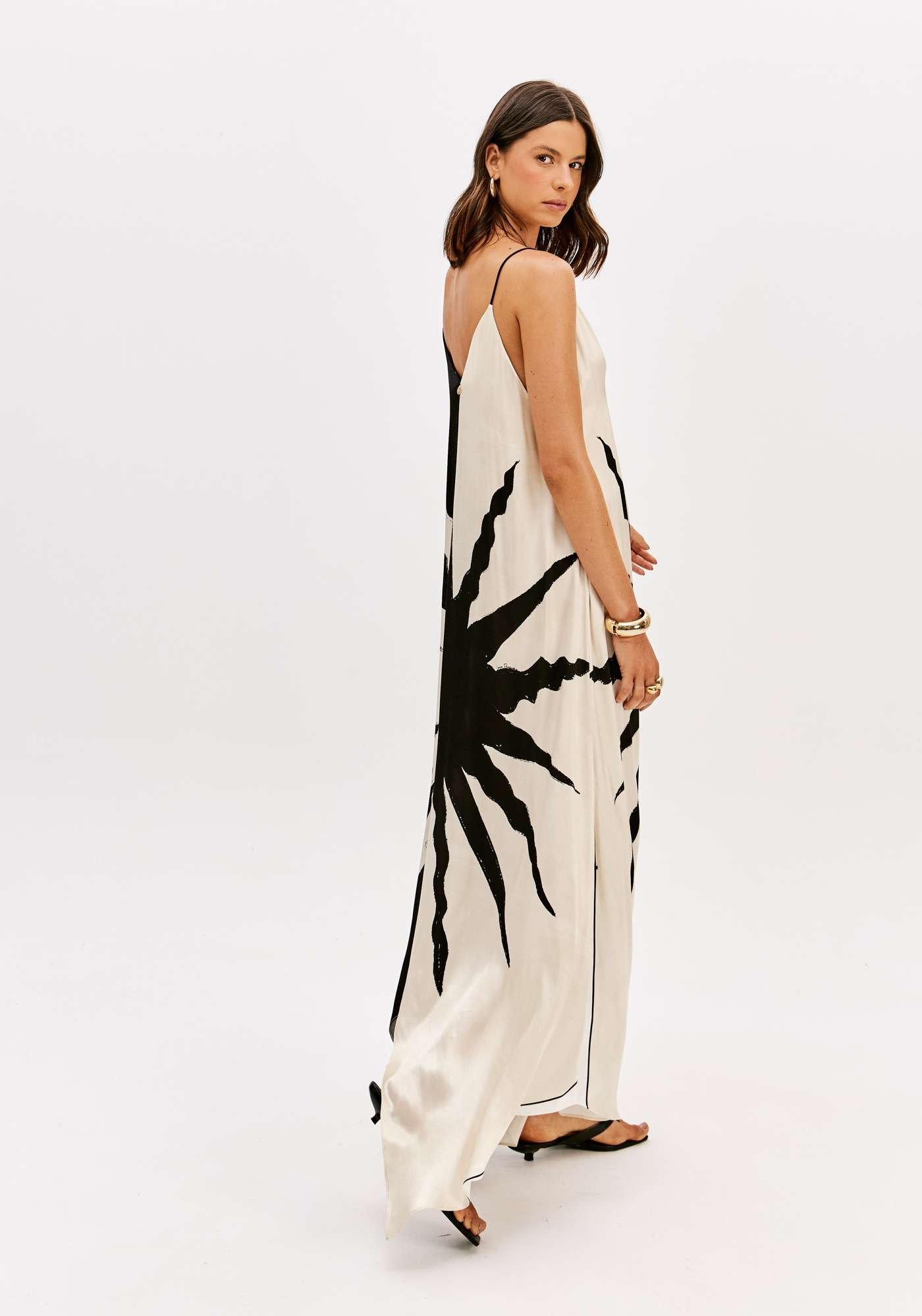 VESTIDO SUPER MIDI DE ALÇAS COM DECOTE V LANÇA PERFUME