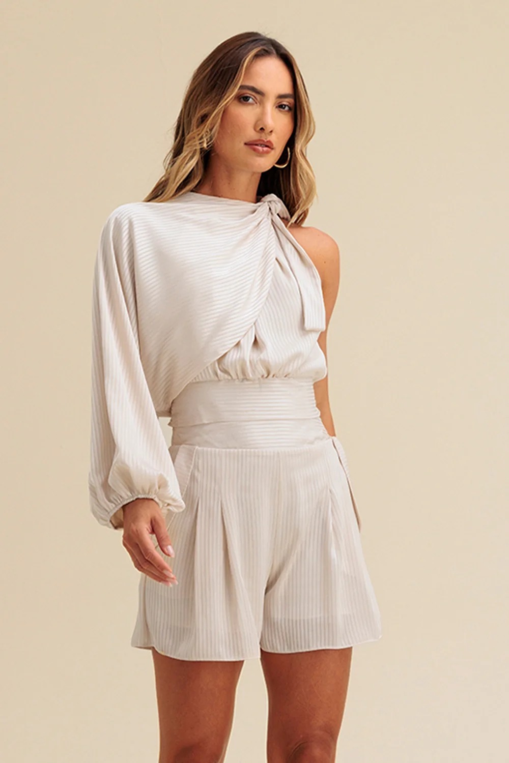 BLUSA LISA COM MANGA ÚNICA CHARRY