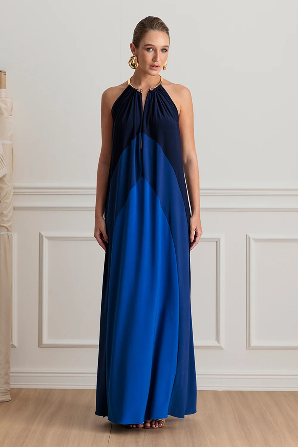 VESTIDO LONGO FRENTE ÚNICA COM RECORTES CHARRY