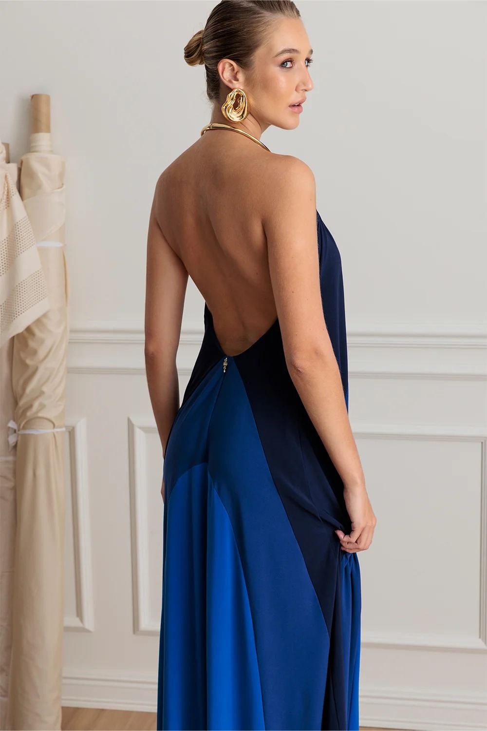 VESTIDO LONGO FRENTE ÚNICA COM RECORTES CHARRY