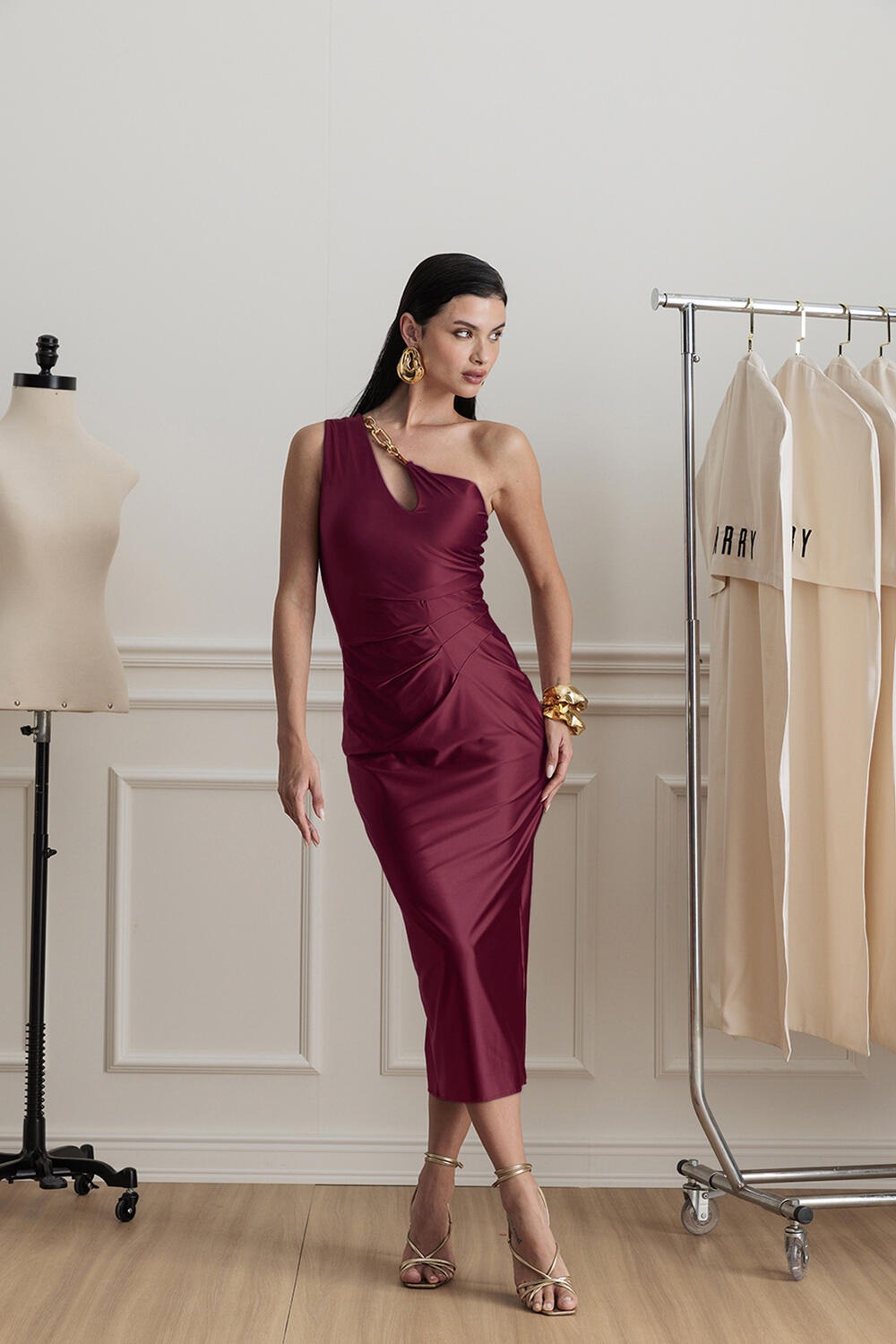 VESTIDO MIDO CHARRY